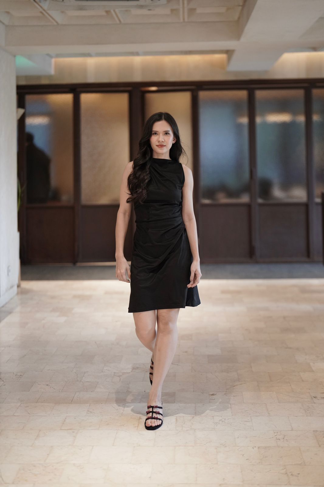 astrid mini dress in black – Atvezzo crystal straps Size:52 Serving looks in the zomershop