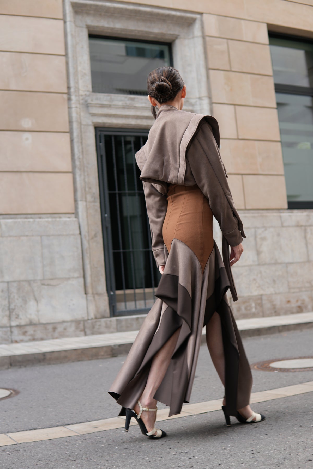 Yona Outer Taupe Brown