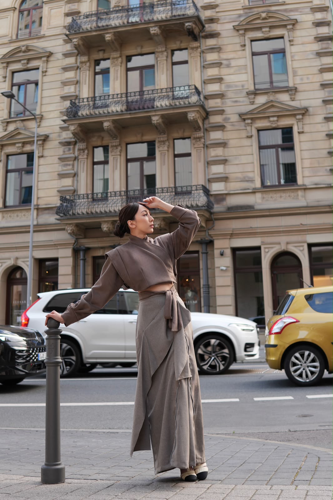 Yona Outer Taupe Brown