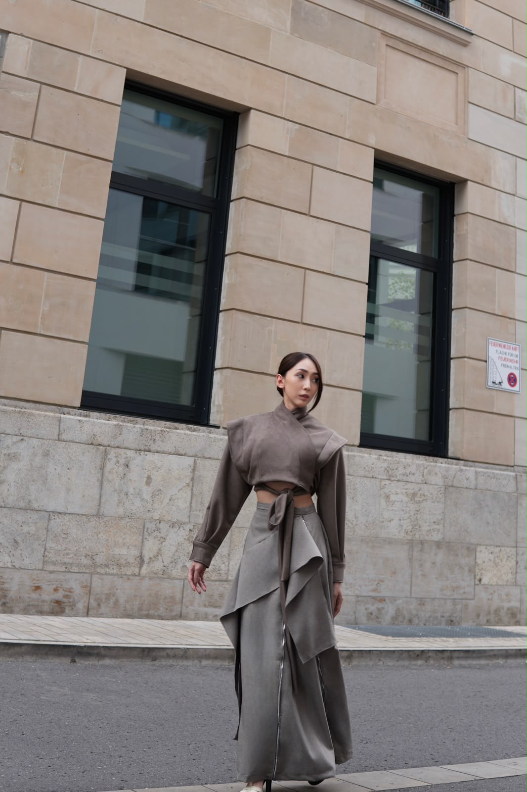 Yona Outer Taupe Brown