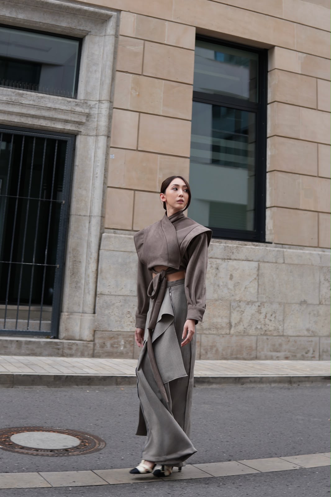 Yona Outer Taupe Brown